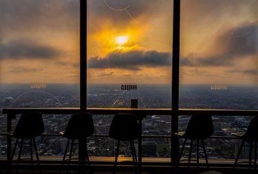 Le CloudBar en haut de la tour. Cocktails avec vue. 